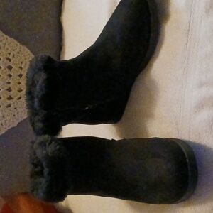 Girls Faux suede boots by Cat & Jack, black. Size 3.